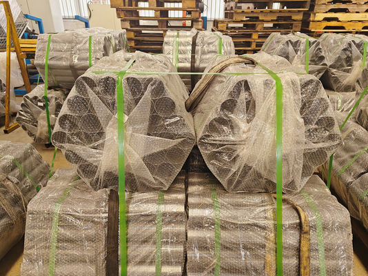 comprare Bobina di acciaio preverniciato con spessore del rivestimento posteriore 5-7μm, larghezza 700-1250mm e diametro interno bobina 508/610mm per applicazioni industriali online manufacture