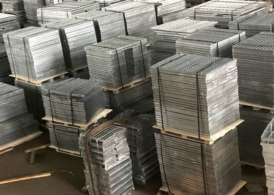 comprare la grata d'acciaio immersa calda di 30X3mm riveste la grata di pannelli galvanizzata di Antivari d'acciaio online manufacture